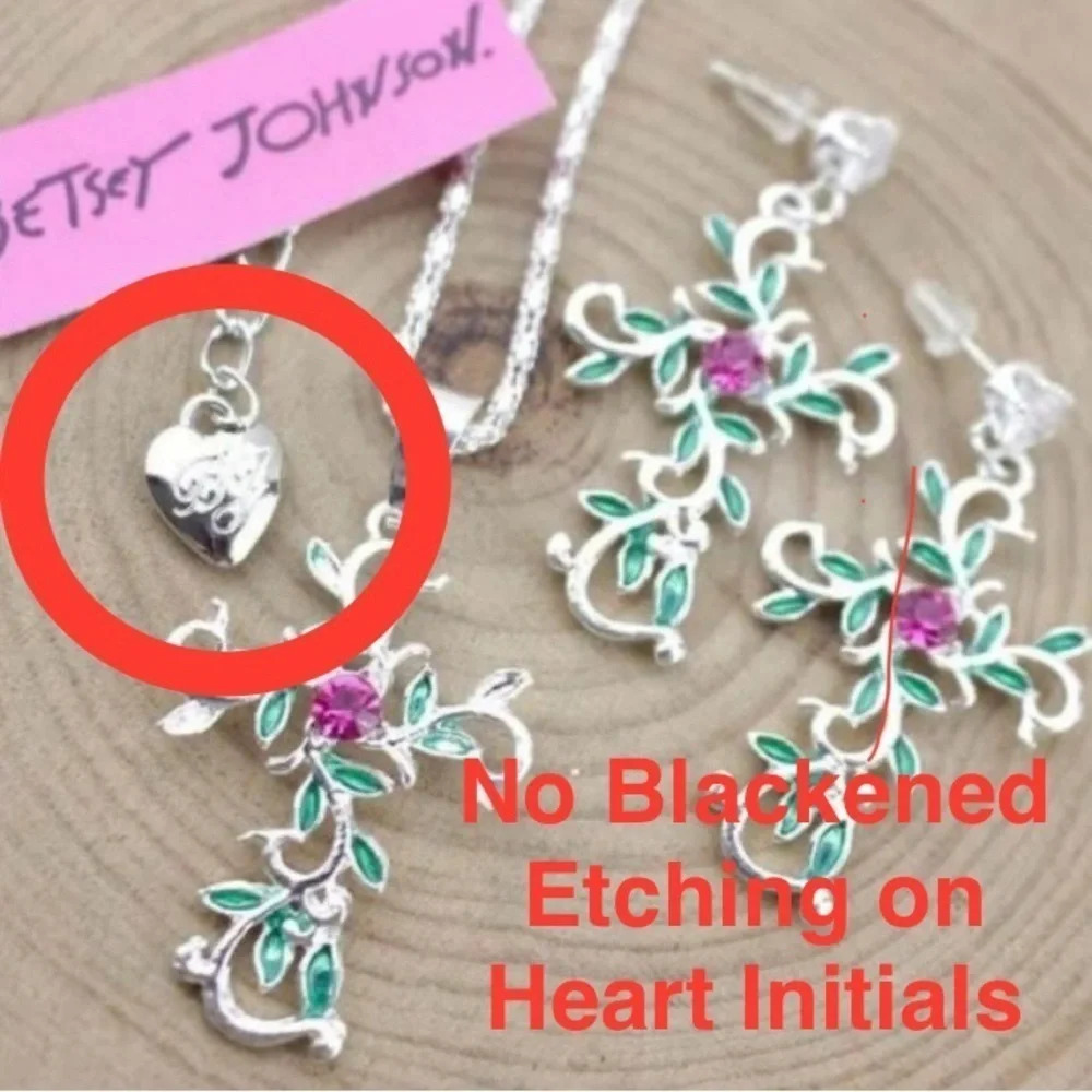 BETSEY JOHNSON: How to Identify Counterfeit Items — A Quick &
Easy Buying Guide - Picture 10 of 11